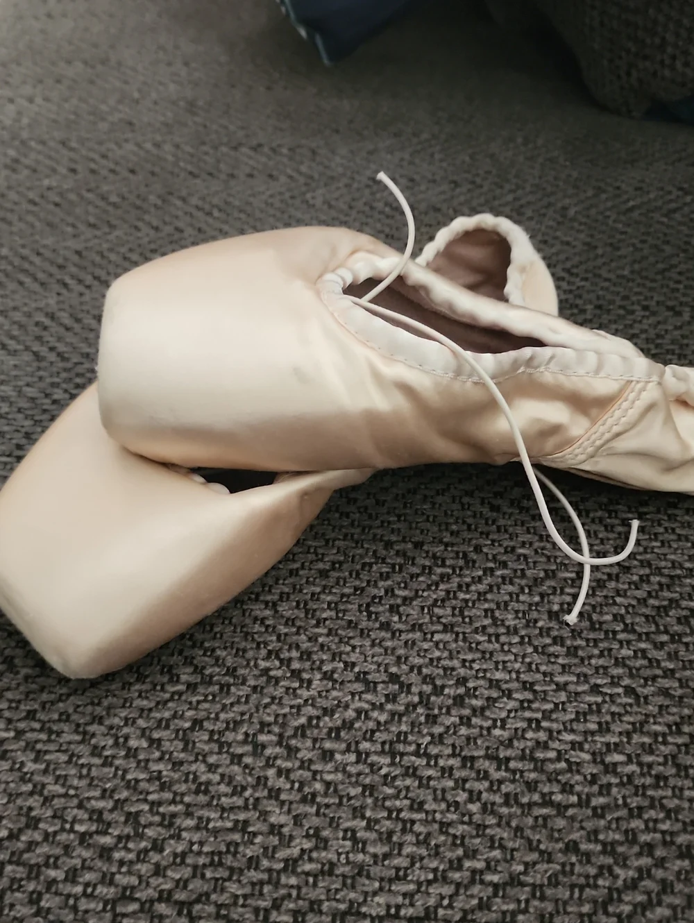 Capezio Professional Ballet Pointe Shoes Pink Satin 8M